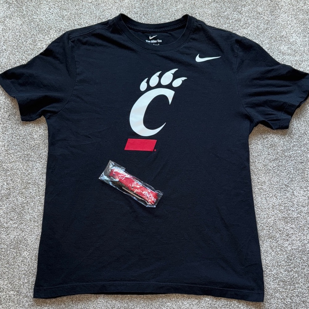 University of Cincinnati Nike Tshirt men’s medium and Wincraft lanyard Bearcats